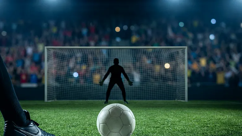 贝林厄姆在英格兰戴了三年队长袖标回到